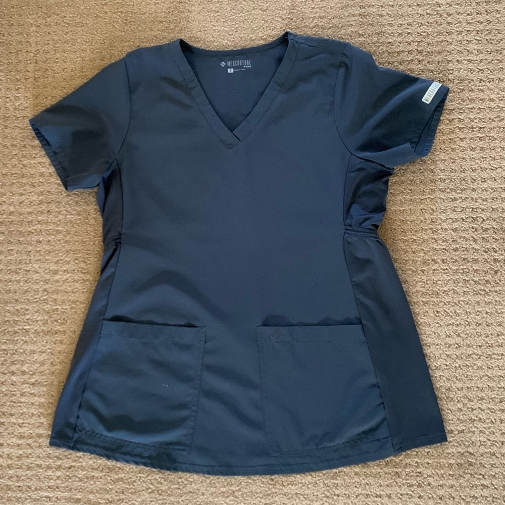 Med Couture Maternity scrub top size small